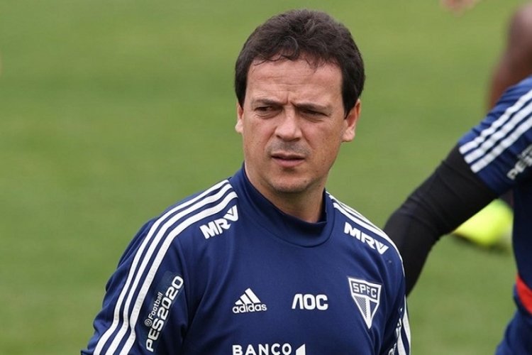 Fernando Diniz explica por que colocou Arboleda e Bruno Alves no banco