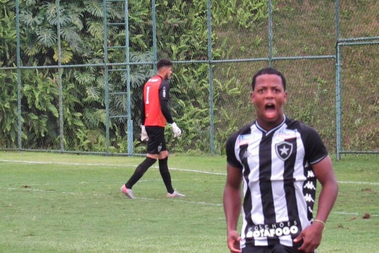 Atlético abre 3 a 0, mas leva empate do Botafogo nos acréscimos na estreia do Brasileiro Sub-20