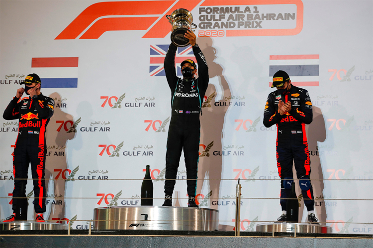 No Bahrein, Hamilton vence corrida marcada por acidentes impressionantes