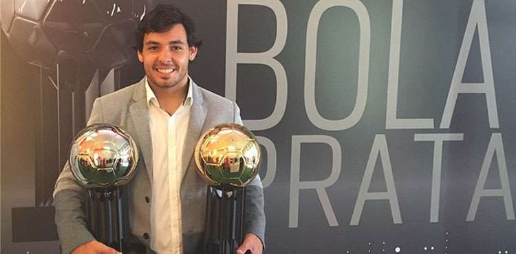 Ricardo Goulart ganha a Bola de Ouro 2014 - Foto: Instagram